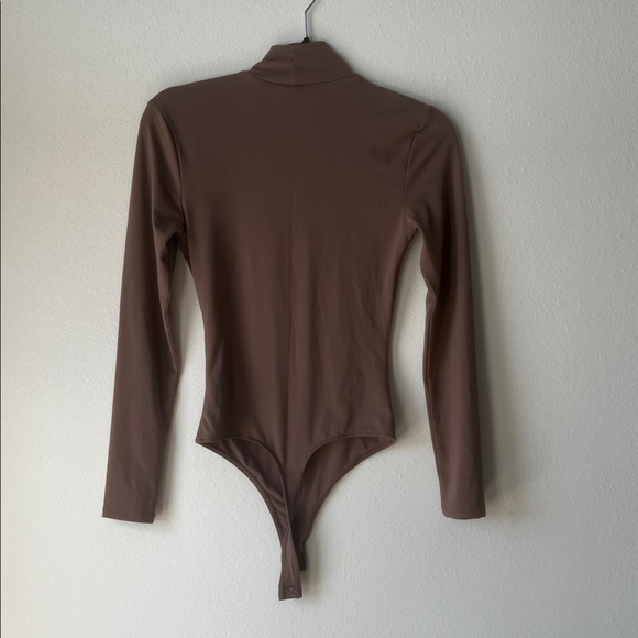 Abercrombie & Fitch Brown Long Sleeve Bodysuit - Picture 3 of 10